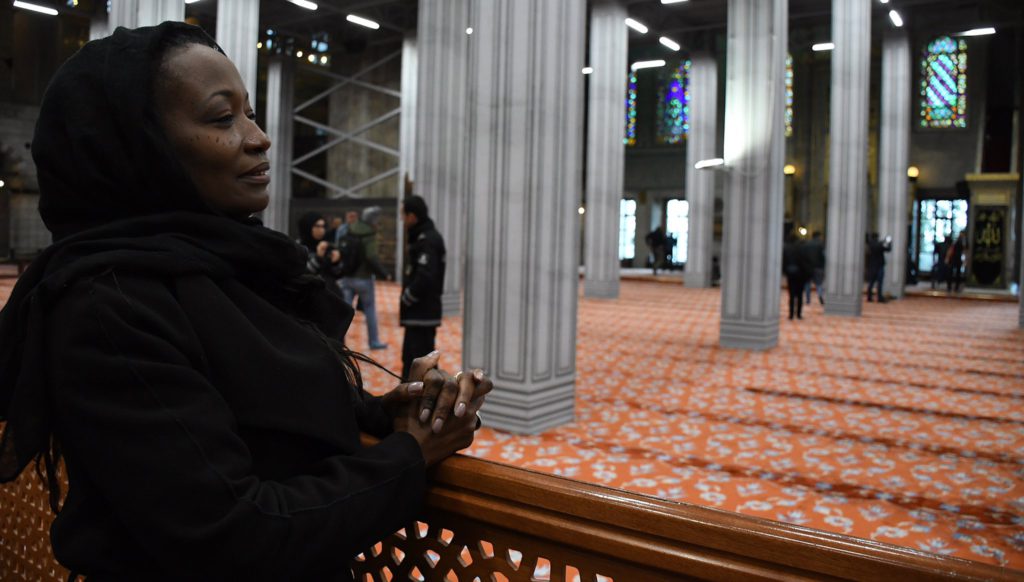 US Singer Della Miles Converted To Islam, After Visiting Turkey.